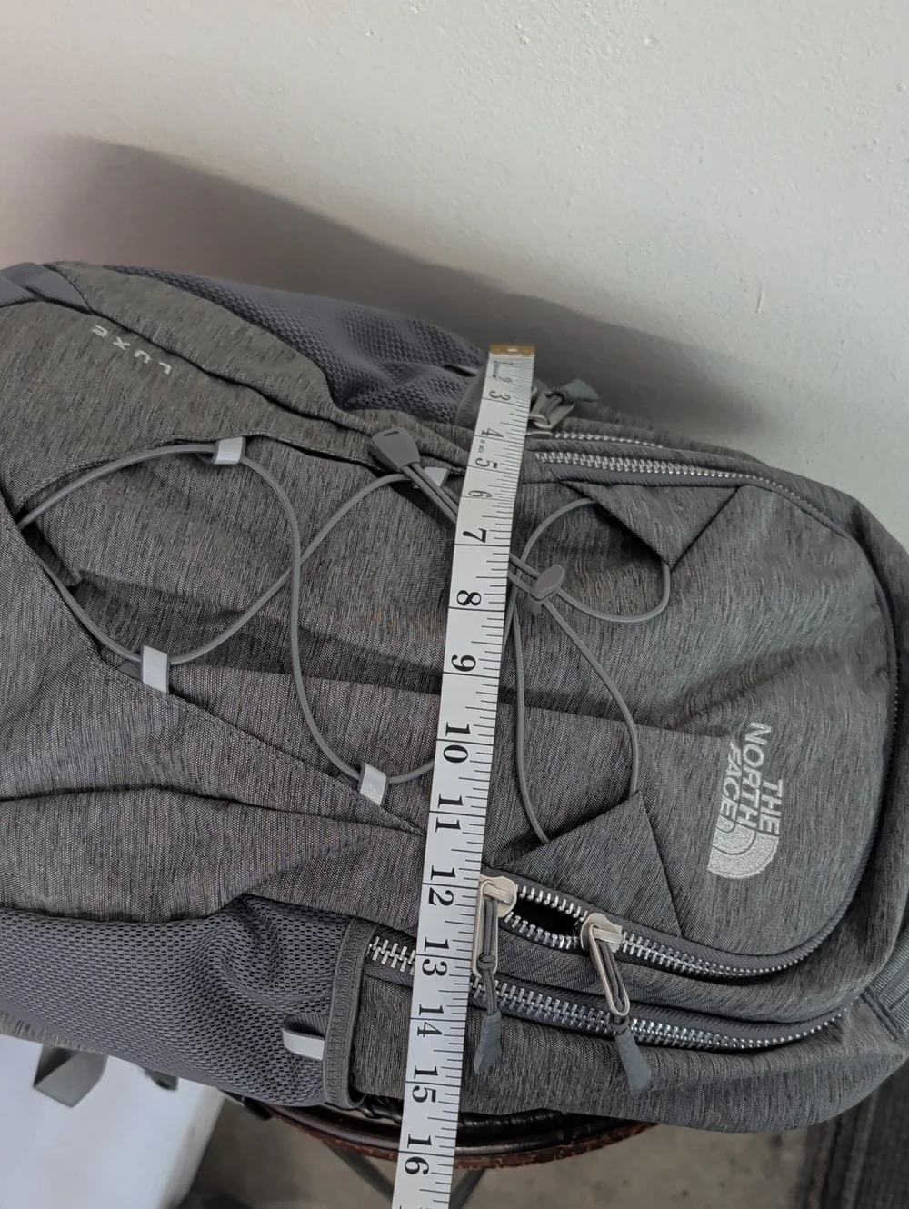 THE NORTH FACE WOMEN'S LUXE BACKPACK GRAY